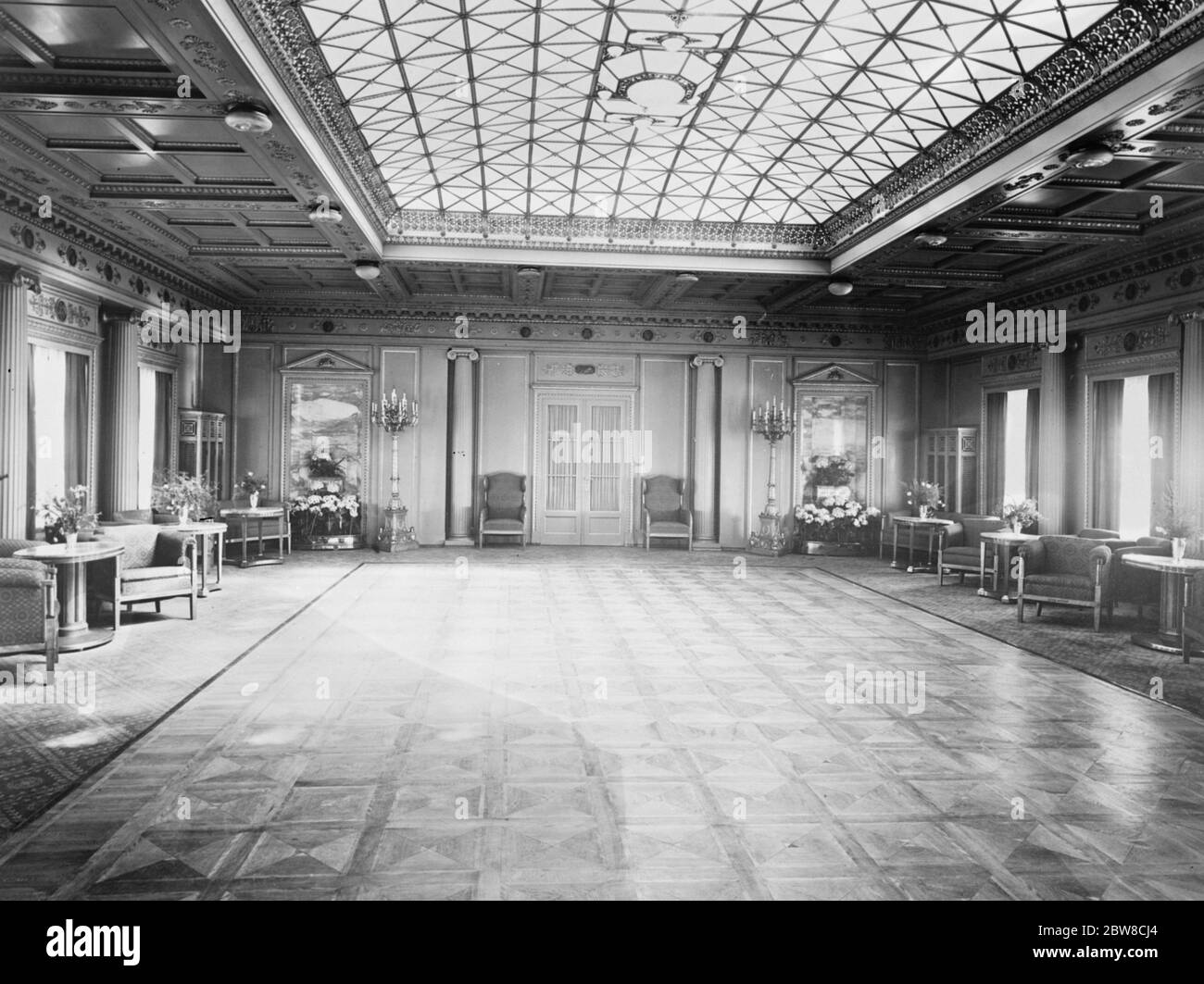 Prince de Galles et Prince George voyageant au Canada en tant que passagers ordinaires de première classe . Le salon comme salle de bal sur l'impératrice d'Australie. 22 juillet 1927 Banque D'Images