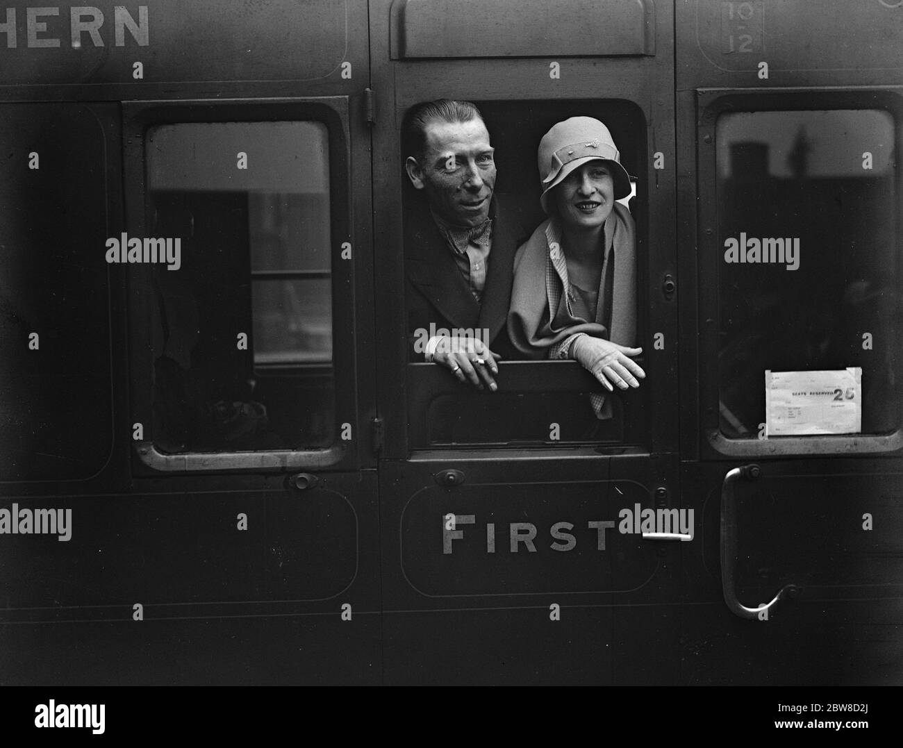 Feuilles de jockey bien connues pour l'Amérique . M. Geo duller avec sa femme à Waterloo . 14 avril 1928 Banque D'Images
