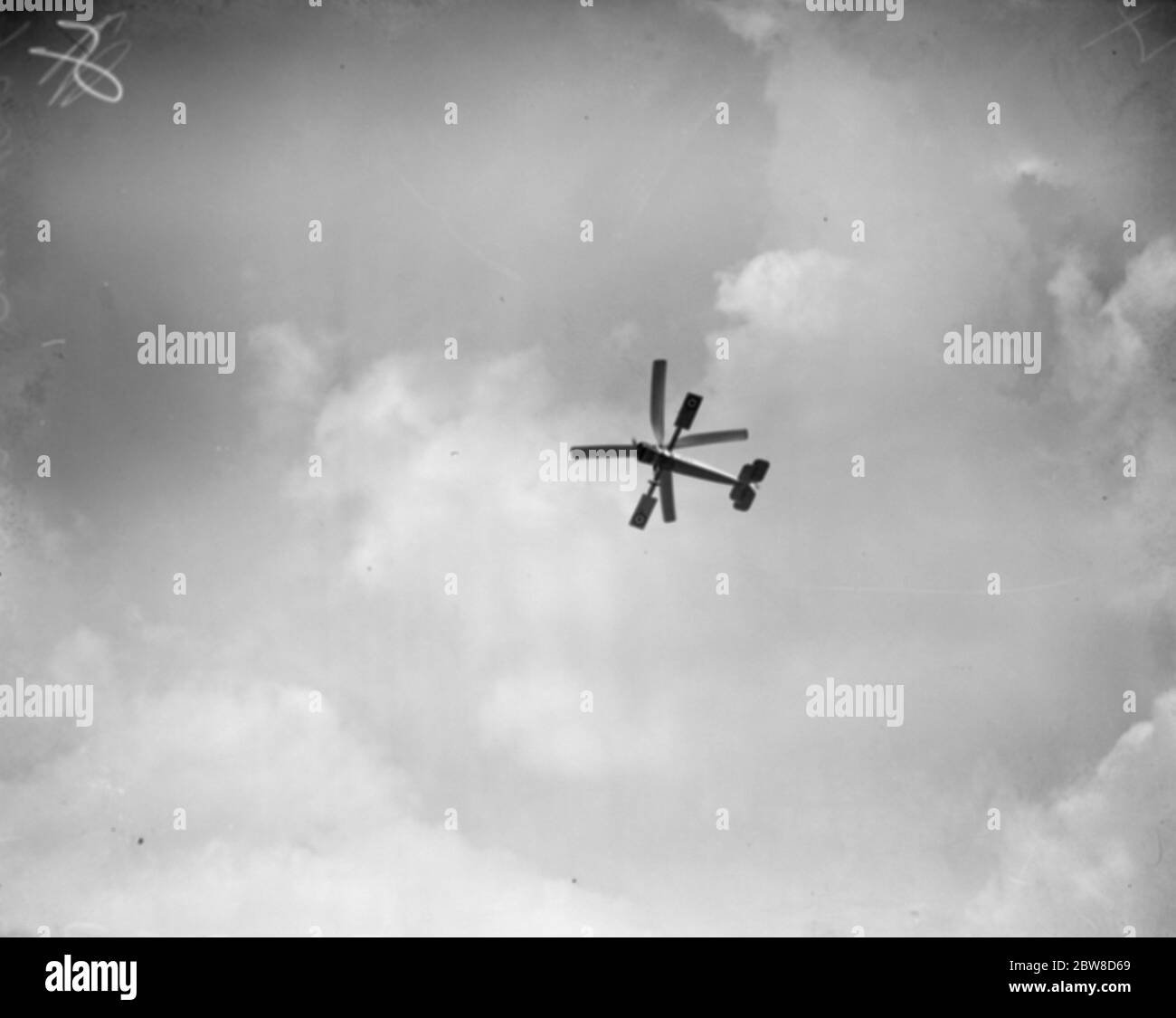 Le premier avion du ministère de l'air à l'aérodrome de Hamble. La machine du moulin à vent en vol . 22 juin 1926 Banque D'Images