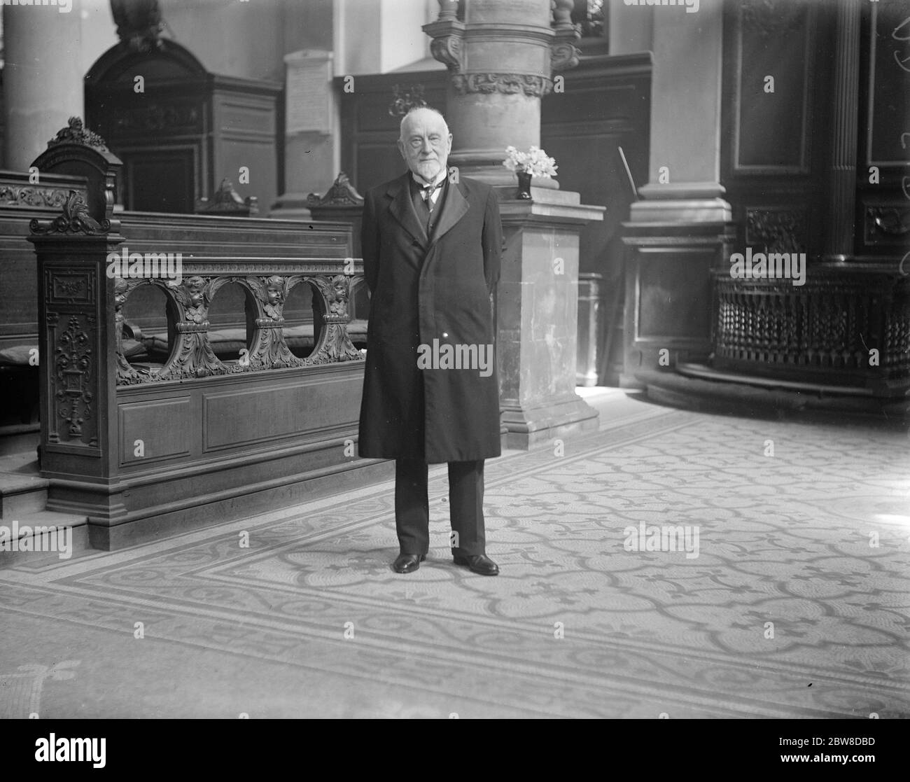 Allocution de l'amiral à l'église de Londres . L'amiral Sir George King Hall KCB , CVO , délivrant l'adresse à la Congrégation de l'Empire Day à l'église Saint-Stephen Walbrook . 24 mai 1928 Banque D'Images Allocution de l'amiral à l'église de Londres . L'amiral Sir George King Hall KCB , CVO , délivrant l'adresse à la Congrégation de l'Empire Day à l'église Saint-Stephen Walbrook . 24 mai 1928 Banque D'Images
