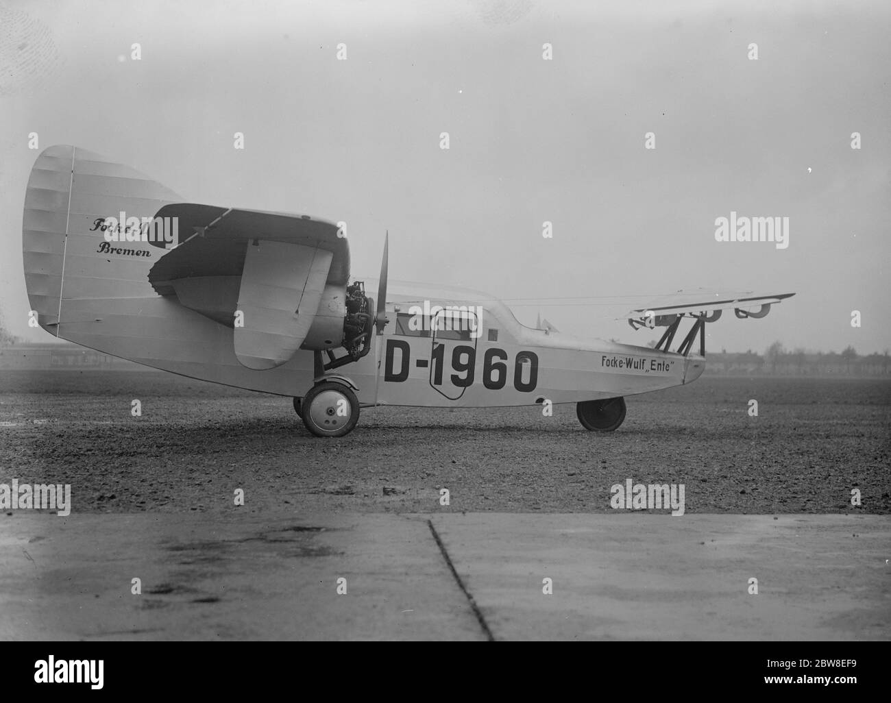 Le premier avion de queue arrive en Angleterre . L'avion photographié à l'aérodrome de Hanworth . 7 novembre 1931 Banque D'Images