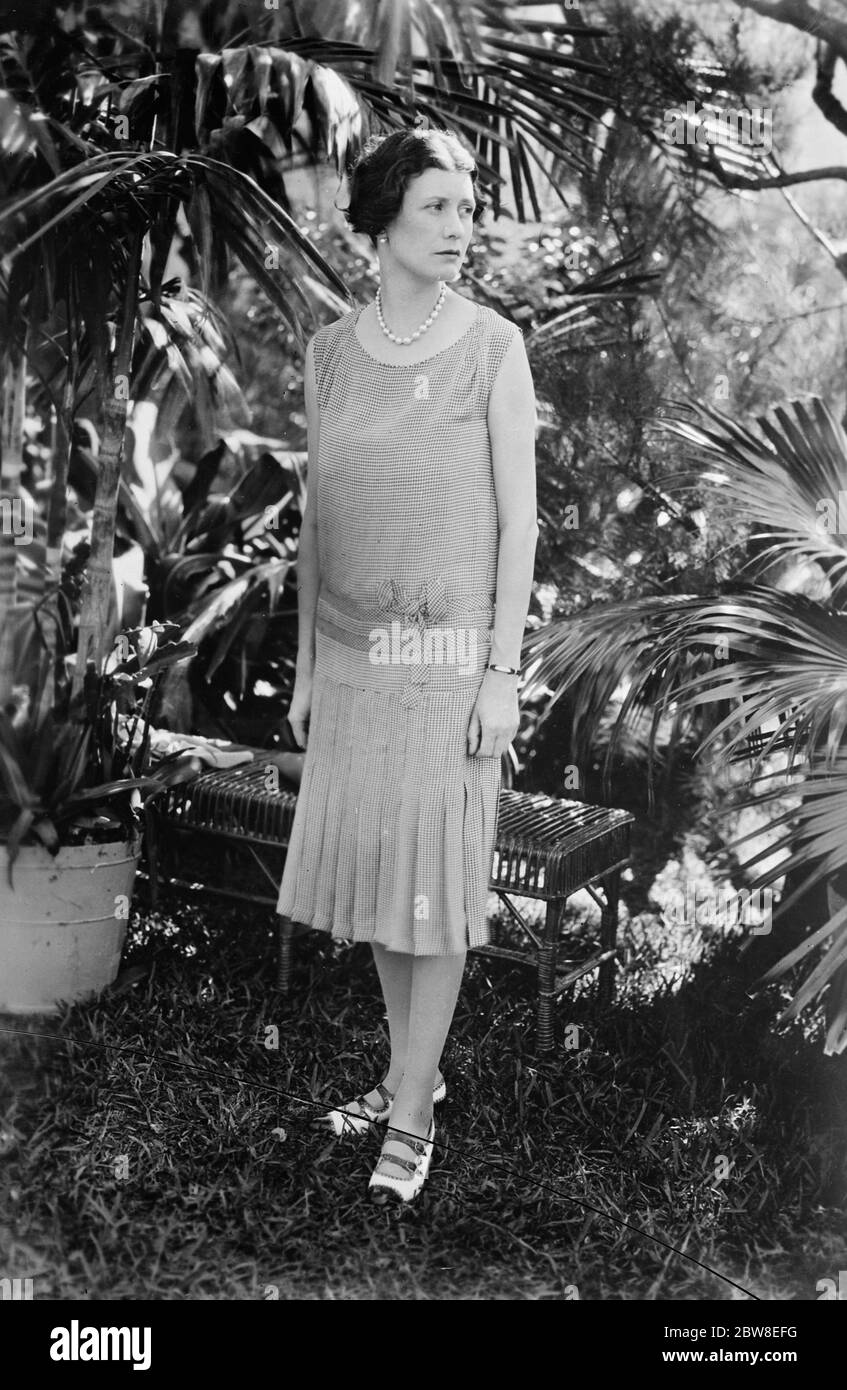 Chef de la société anglaise à Nassau . La comtesse de Carlisle dans le jardin des palmiers du Nouveau-colonial à Nassau aux Bahamas . 11 février 1930 Banque D'Images