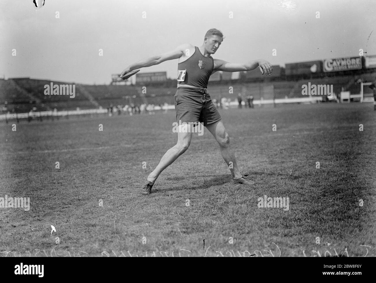 Championnats AAA Jubilee au pont Stamford . J Noel ( France ) gagne le lancement du discus , avec 146 pieds 6 pouces . Noel est également le détenteur du disque français . 5 juillet 1930 Banque D'Images