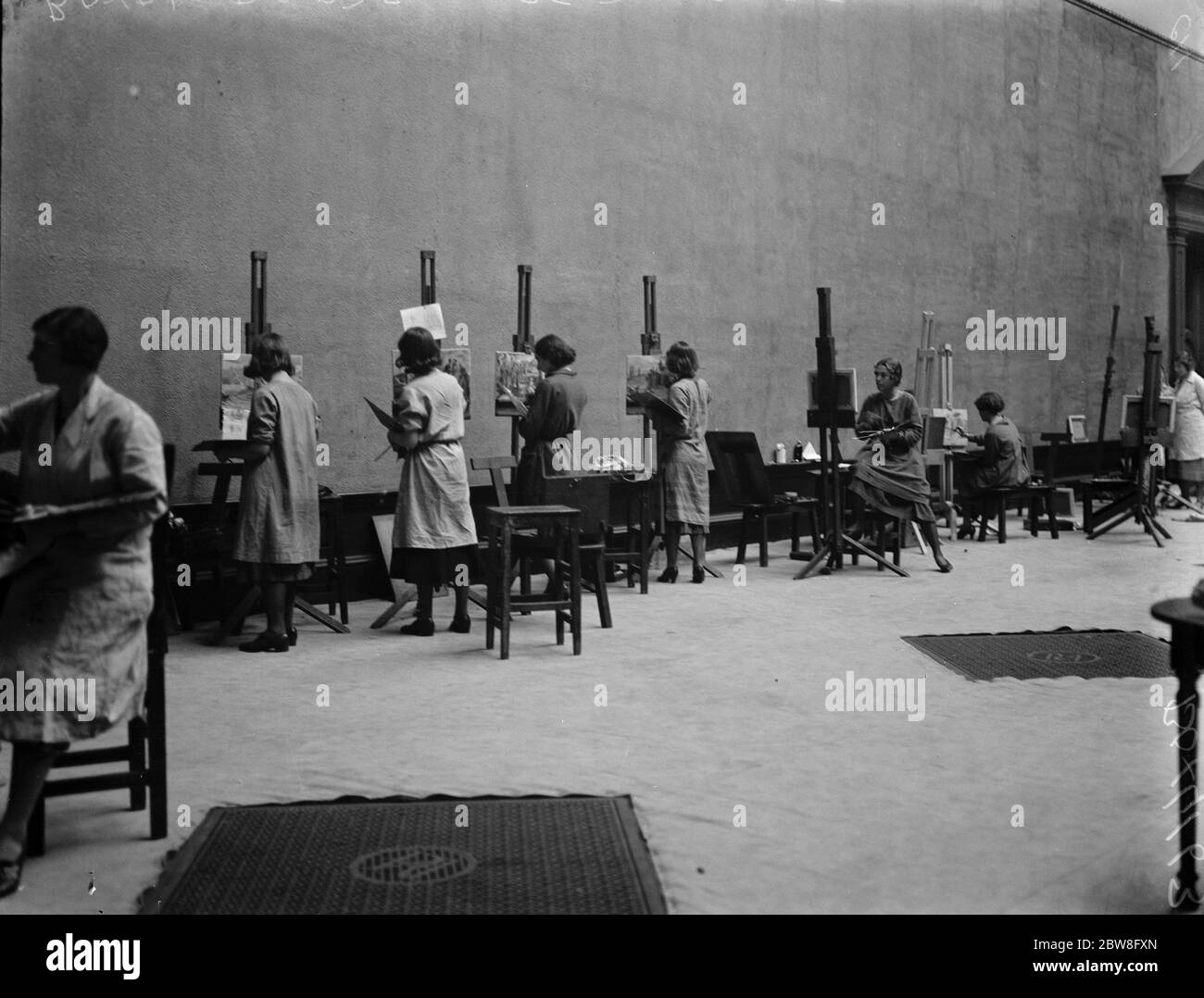 Étudiants de la Royal Academy , Londres , en compétition pour le Prix Armitage . Certains des étudiants ont l'intention de leur tâche . 6 novembre 1931 Banque D'Images