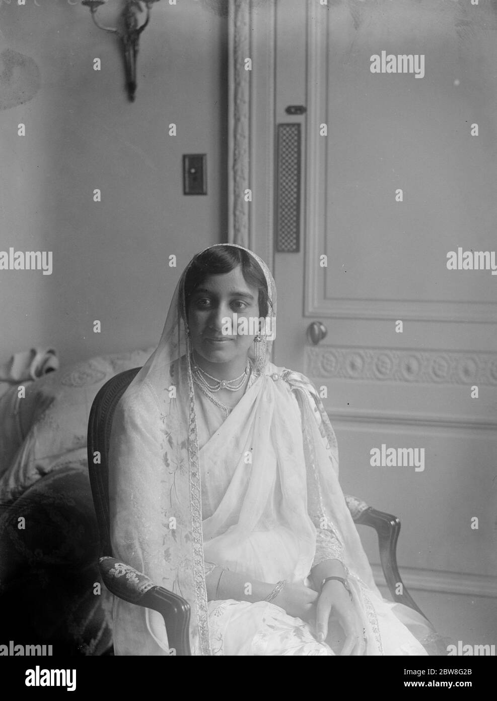 Mme Shah Nawaz une des femmes indiennes déléguées séjournant à l'hôtel Carlton. 23 septembre 1930 Banque D'Images