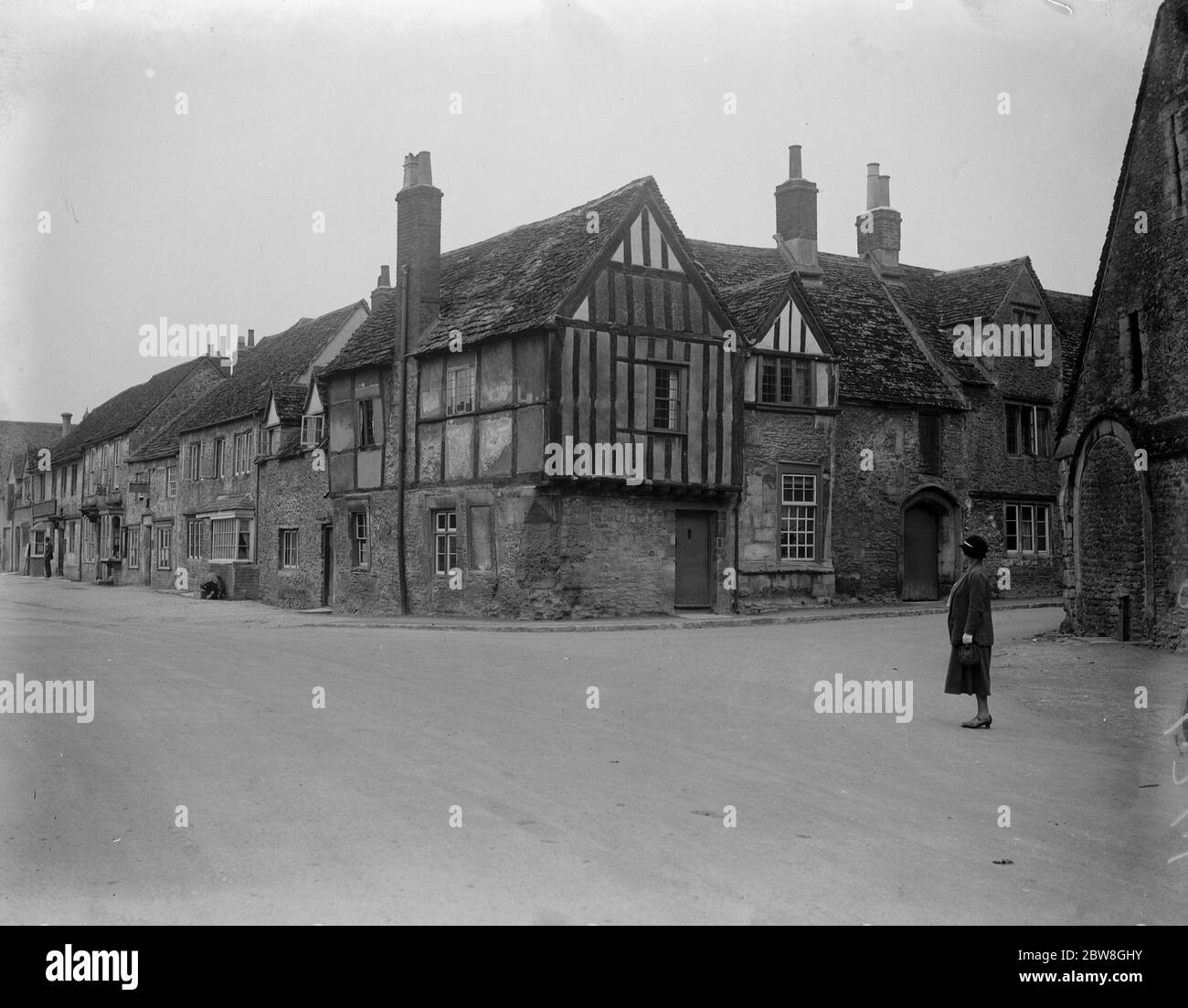 La belle campagne de l' Angleterre . Un village pittoresque de Wiltshire qui mérite de la propagande . Une vue sur l'une des rues de Lacock . 22 mai 1933 Banque D'Images