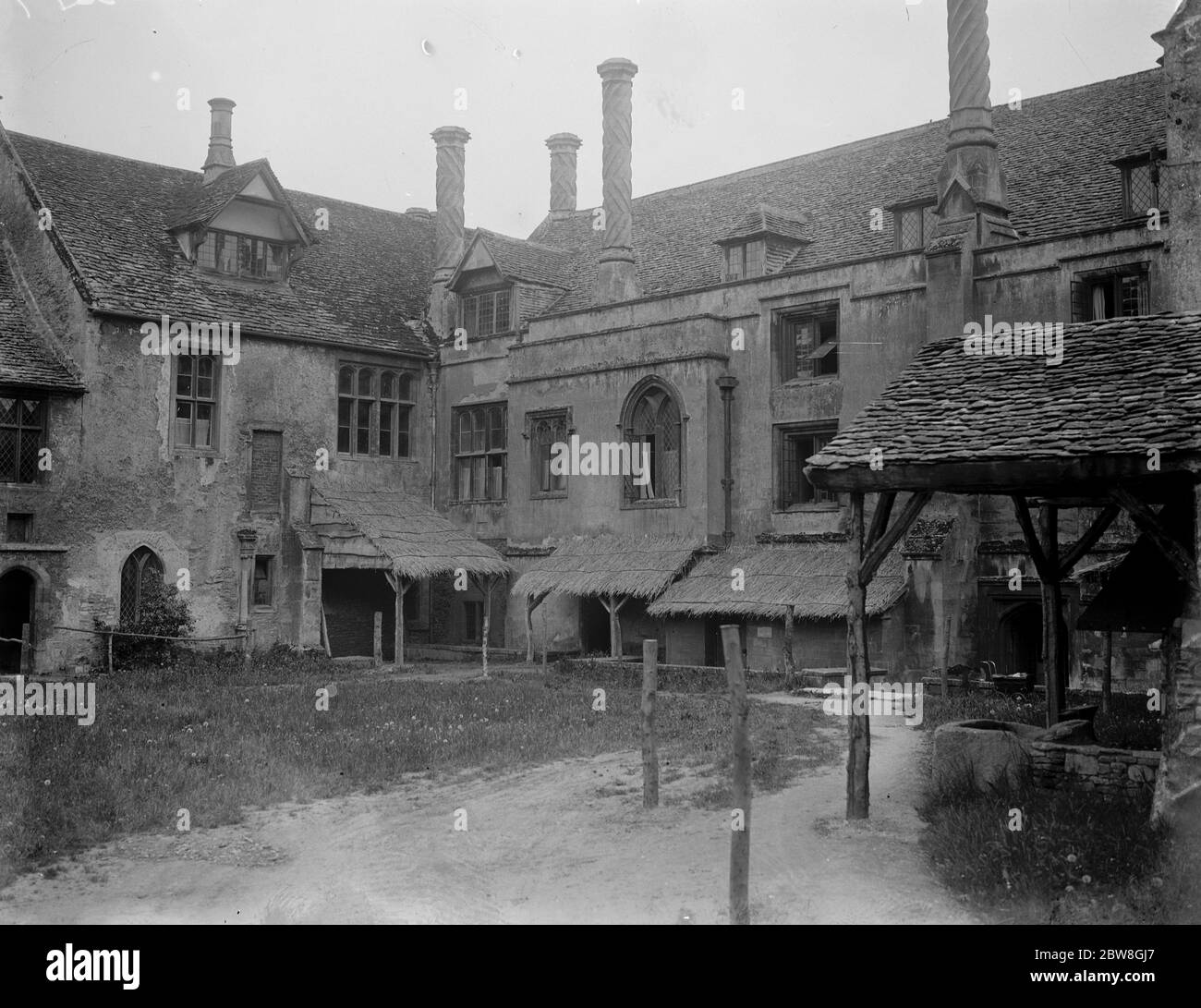 La belle campagne de l' Angleterre . Village pittoresque de Wiltshire qui mérite de la propagande . Vue sur l'abbaye de Lacock. 22 mai 1933 Banque D'Images
