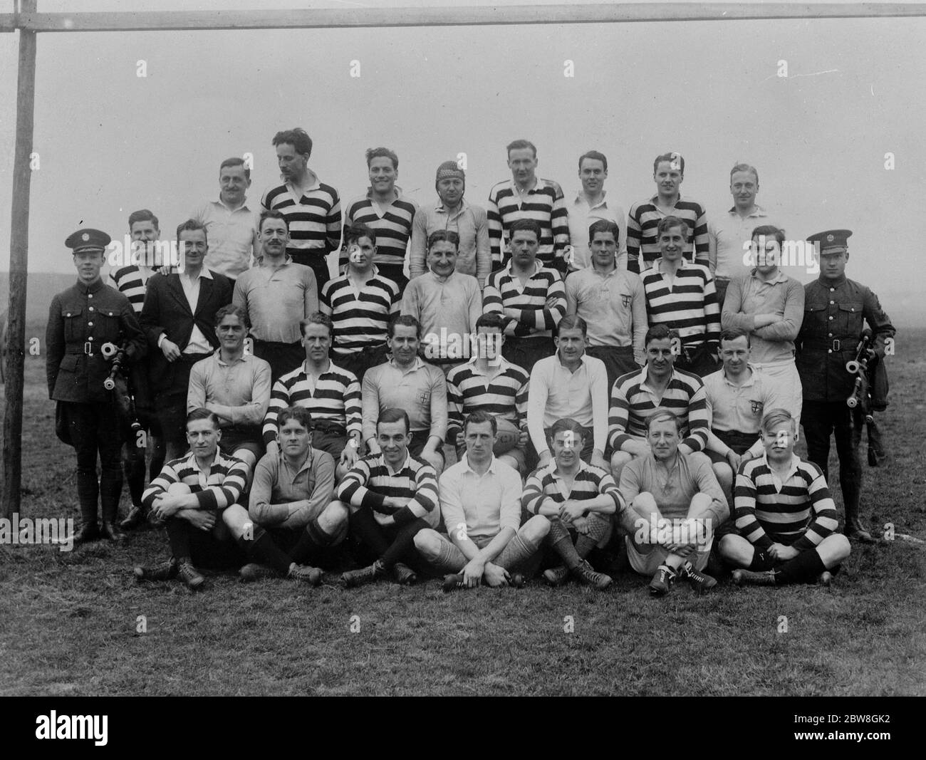 Des aviateurs notables dans le match international de rugby . Les escadrons de la force aérienne auxiliaire de Londres et d'Écosse ont participé pendant les vacances de Pâques au premier match de rugby à Hendon entre les unités concernées . 29 mars 1932 Banque D'Images