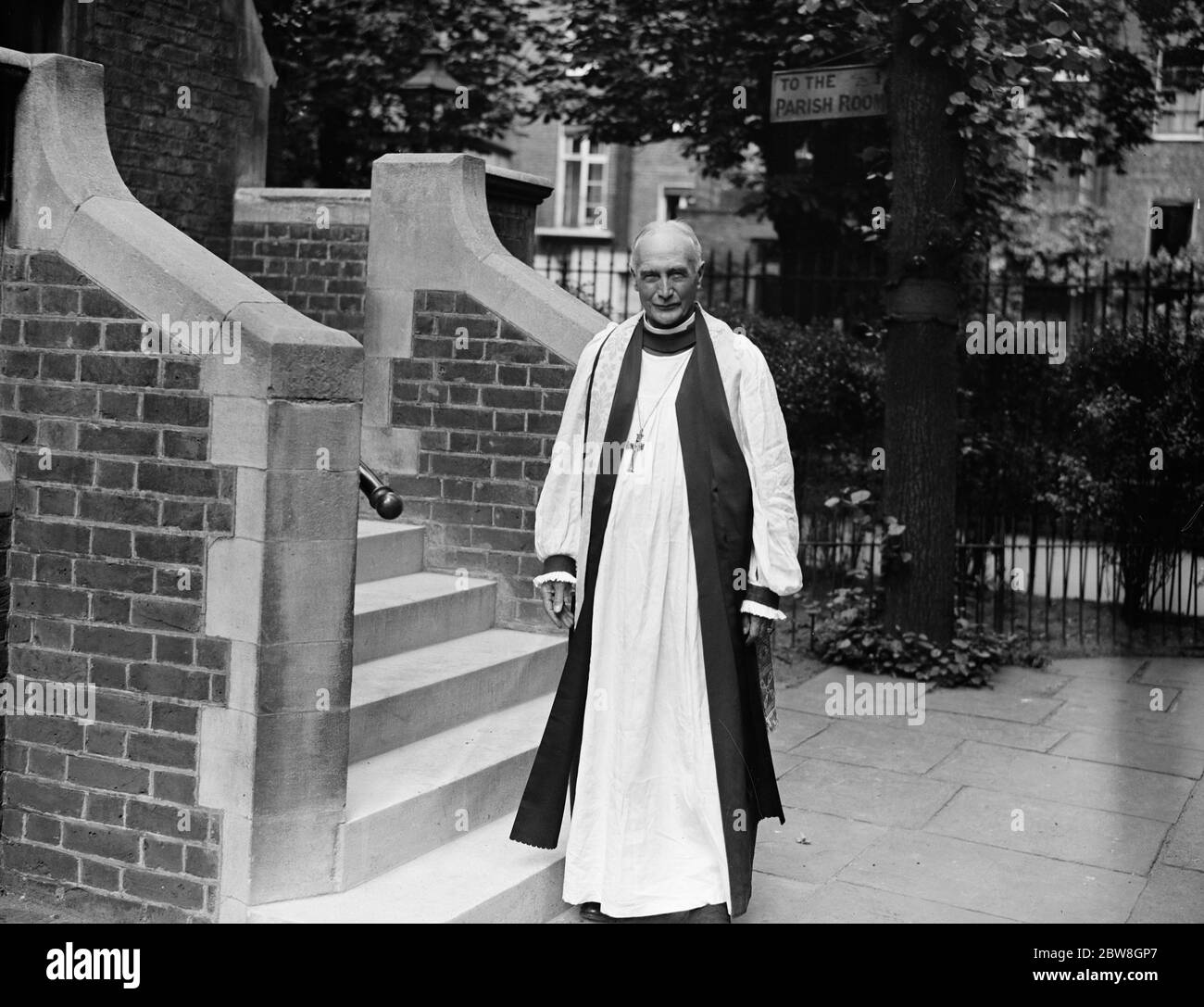 Mariage remarquable à la chapelle du gardien . Le mariage de M W Lowry - Corry , Grenadier Guards et M Biddulph . Évêque de Londres 9 juillet 1929 Banque D'Images