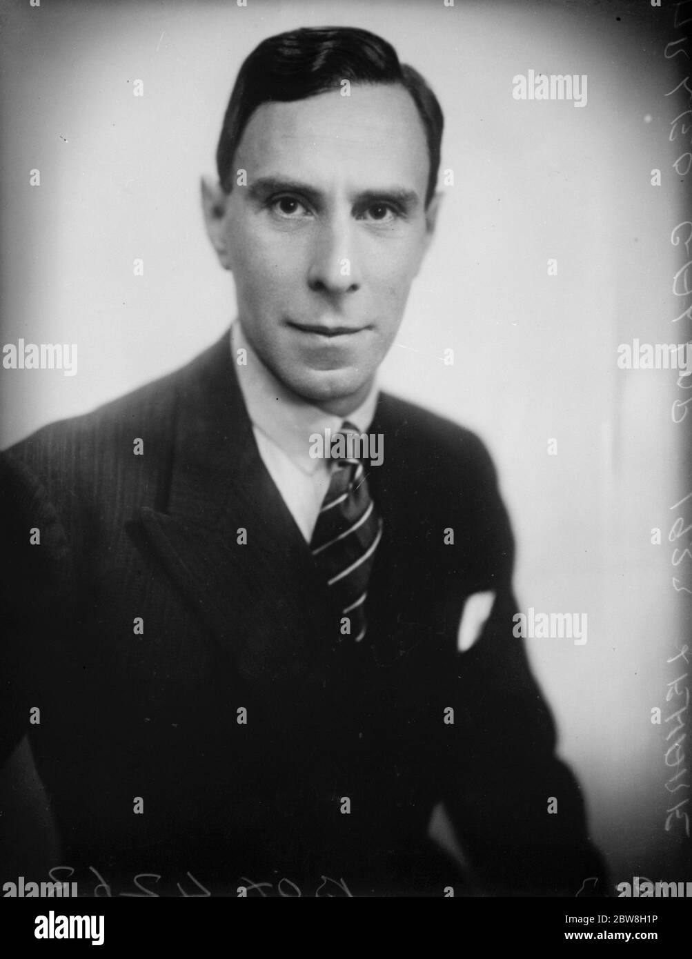 M. Leo Gallop, qui a beaucoup voyagé à l'est et a de grands intérêts dans la pêche perse de perles du golfe Persique . M. Gallop a servi dans le corps royal de vol pendant la Grande Guerre . 28 février 1933 Banque D'Images