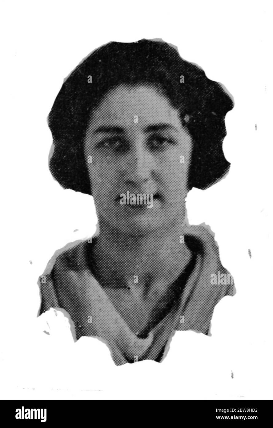 Duchesse dans la frontière espagnole . Quand la duchesse d'Alba a tenté de traverser de l'Espagne en France à Irun , 650 , 000 pesetas dans des notes ont été prises d'elle par les gardes-frontières . On lui a dit qu'elle pouvait déposer l'argent dans une banque du côté espagnol, ce qu'elle a fait . La duchesse d'Alba . 18 avril 1931 Banque D'Images