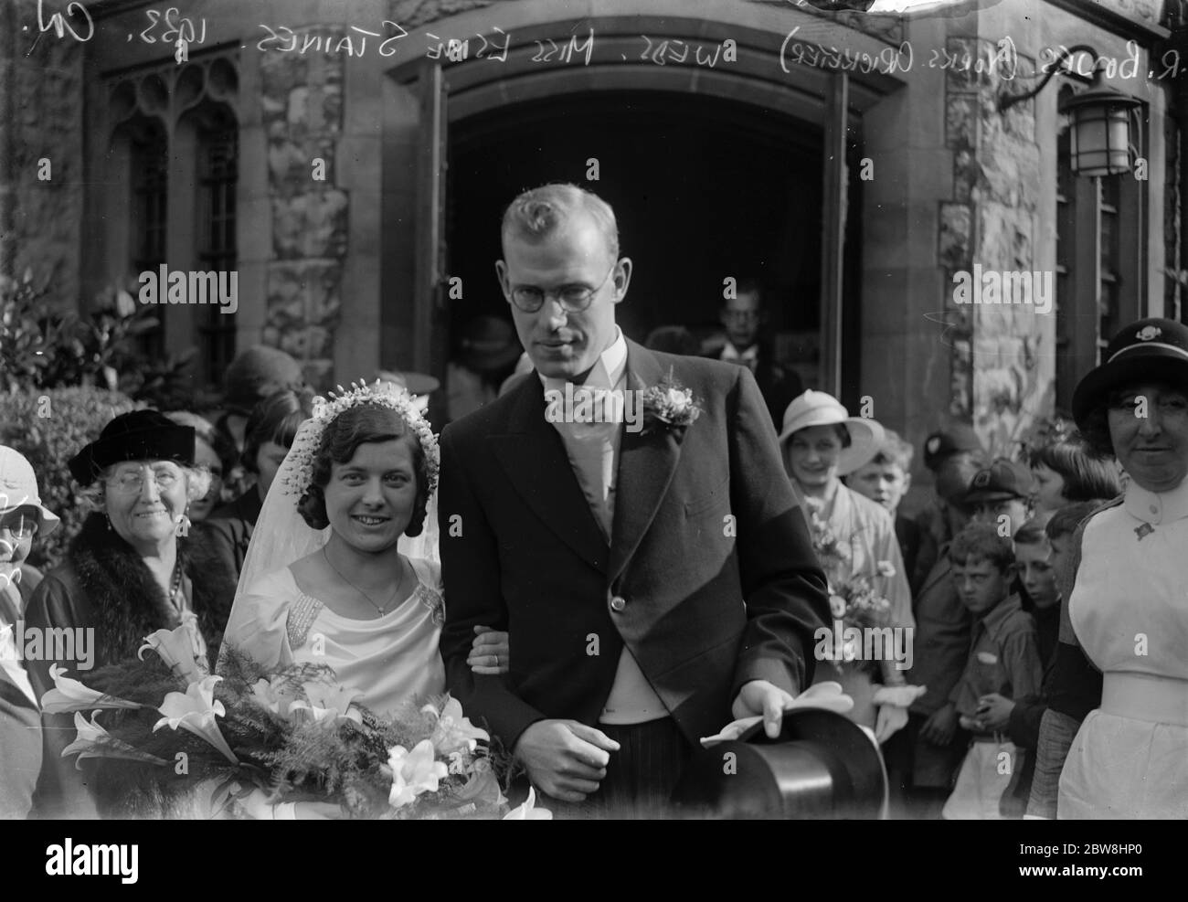 Big Bill Bowes marié . W R Bowes , a été marié à Mlle Esme Staines à l'église St Pierre , Harrow . La mariée et le marié . 30 septembre 1933 Banque D'Images