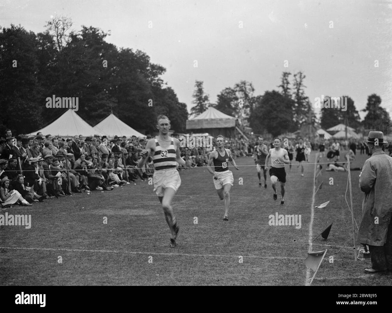Bexleyheath . Course d'athlétisme arrivée à une finale . 1937 Banque D'Images