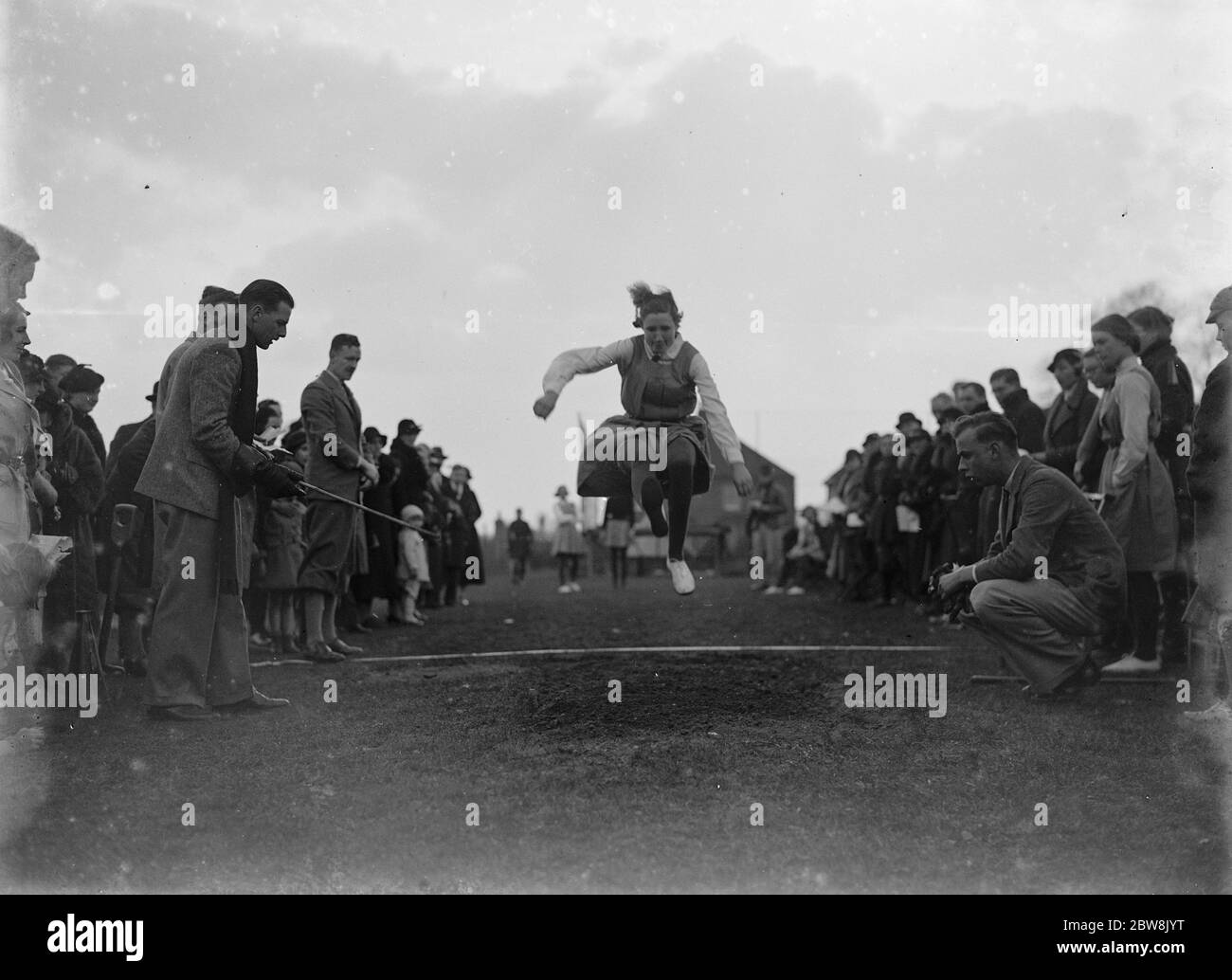 Sports Swanley College . Les filles ' long saut . 1935 . Banque D'Images