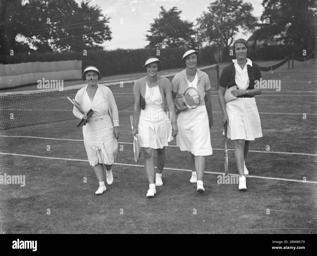 Mme W A Moorshead , Mlle S G Chuter , Mme H A Lewis , Mlle M Steel . Championnats de tennis de Bromley . 1935 . Banque D'Images