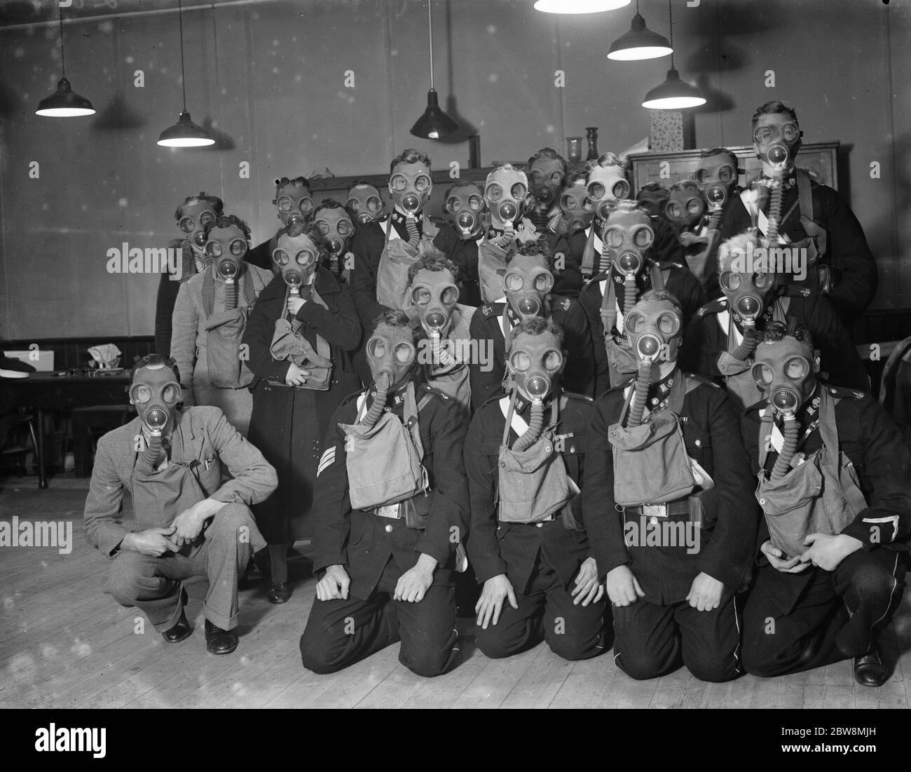 Pratique anti-gaz par la brigade d'Ambulance St Johns à Crayford . 1936 Banque D'Images