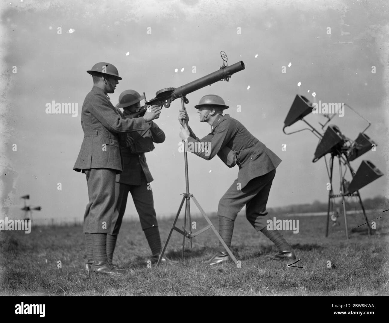Une équipe de pistolet vickers travaille en même temps que l'unité de localisation . 1936 Banque D'Images