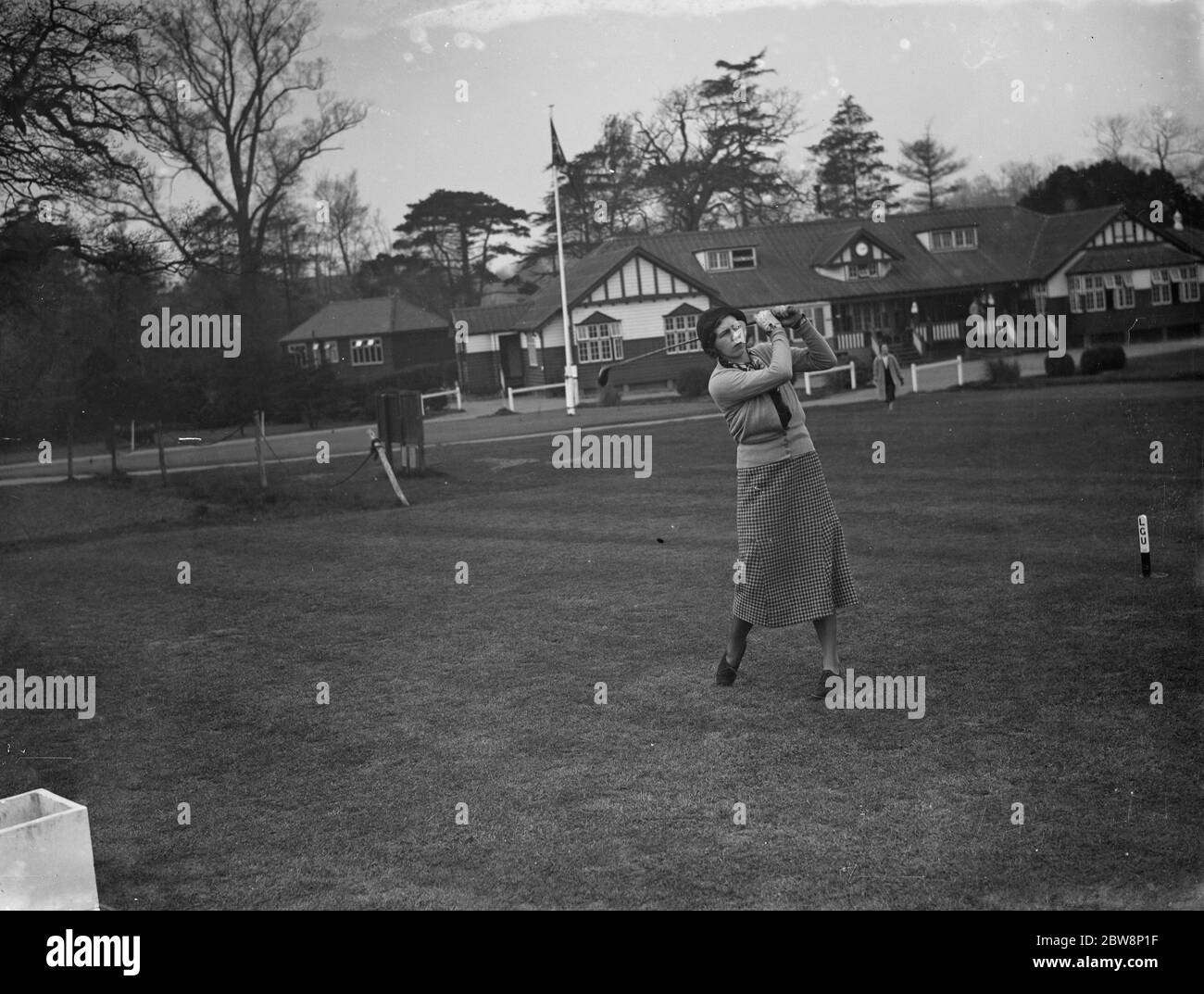 Wanda Morgan jouant au golf dans les championnats Sidcup femmes . 1936. Banque D'Images