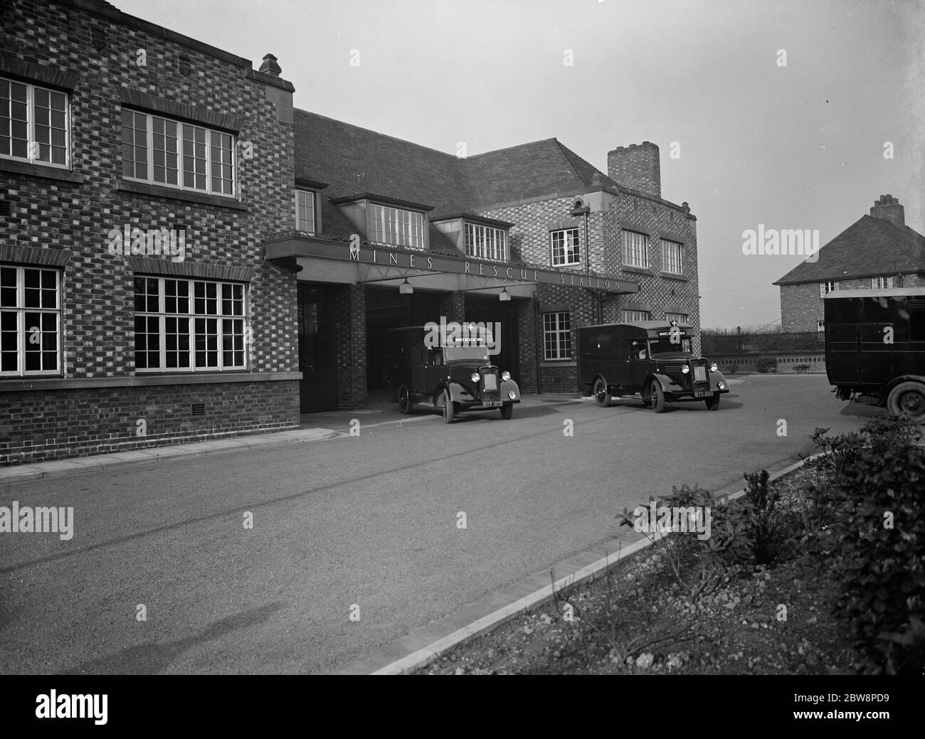 Camions à la station de sauvetage des mines , Manchester . 1937 . Banque D'Images