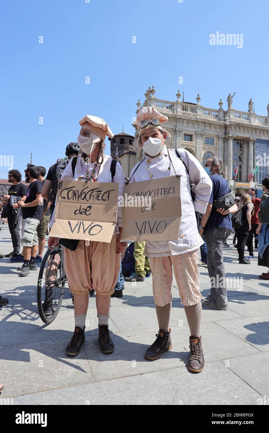 Turin, Italie. 30 mai 2020. Les travailleurs de l'art et du divertissement démontrent un plan de secours et un redémarrage en toute sécurité de l'industrie du divertissement. Credit: MLBARIONA/Alay Live News Banque D'Images