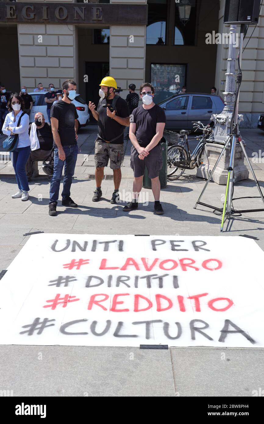 Turin, Italie. 30 mai 2020. Les travailleurs de l'art et du divertissement démontrent un plan de secours et un redémarrage en toute sécurité de l'industrie du divertissement. Credit: MLBARIONA/Alay Live News Banque D'Images