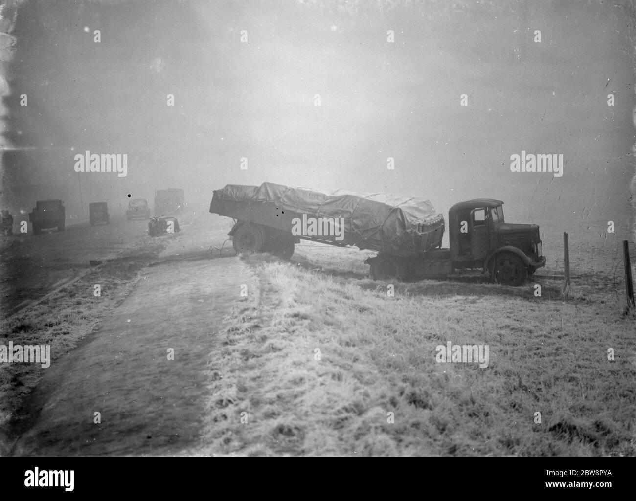 Un accident de camion dans la brume à Dartford , Kent 1935 Banque D'Images