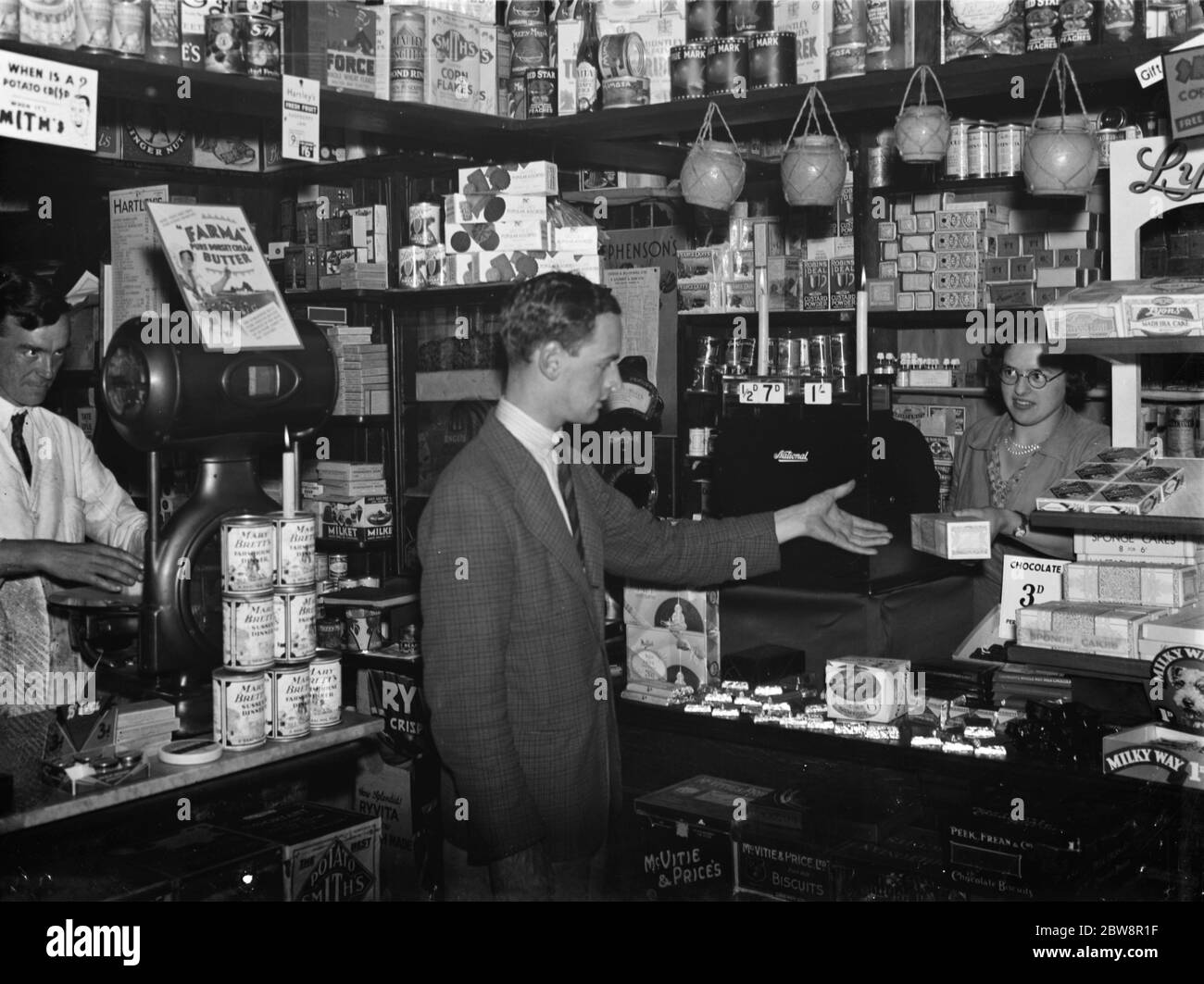 L'intérieur de la boutique Robins . 29 août 1936 Banque D'Images