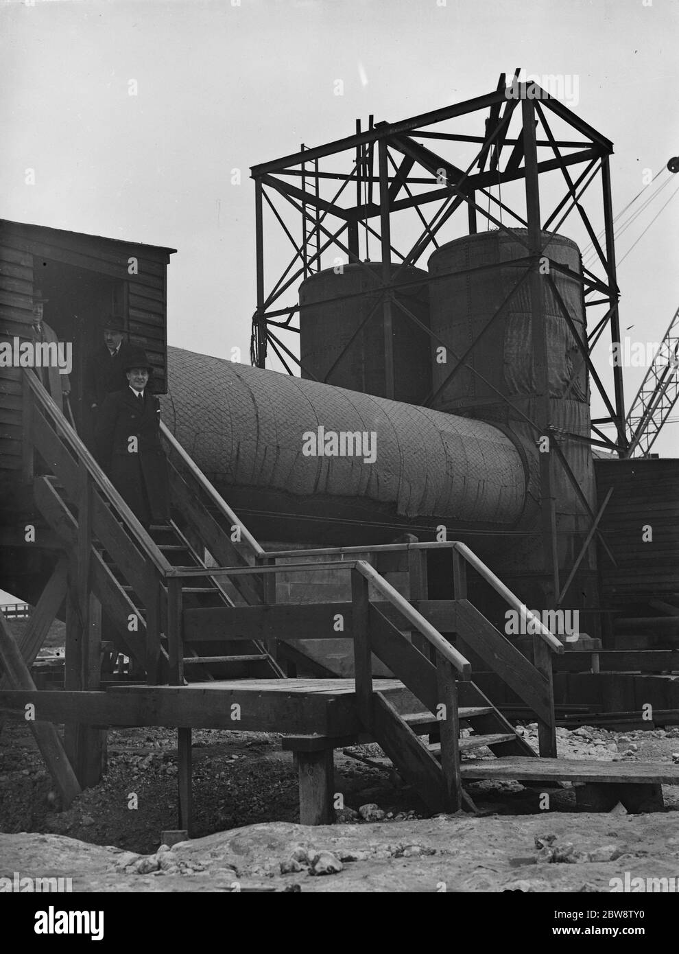 La construction du tunnel de Dartford , où un tunnel pilote a été récemment achevé . Le ministre de Tansport , M. Leslie Burgin, visite le tunnel . 1938 Banque D'Images