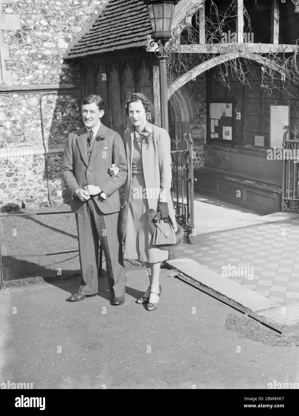 Le mariage d'Anthony Sutton Maréchal et de Mlle E L Oppenheim . La mariée et le marié . 1938 Banque D'Images