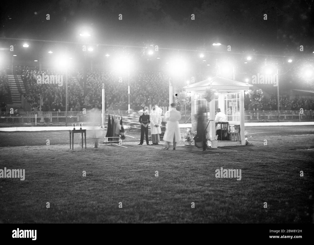 Gamme de vélos Speedway à la ligne de départ sur la piste Newcross . 1936 Banque D'Images