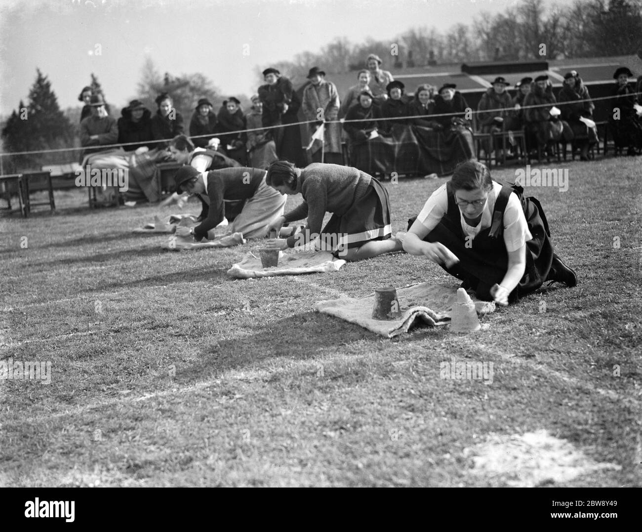Swanley Horticultural College Sports , course d'obstacles . 1938 Banque D'Images