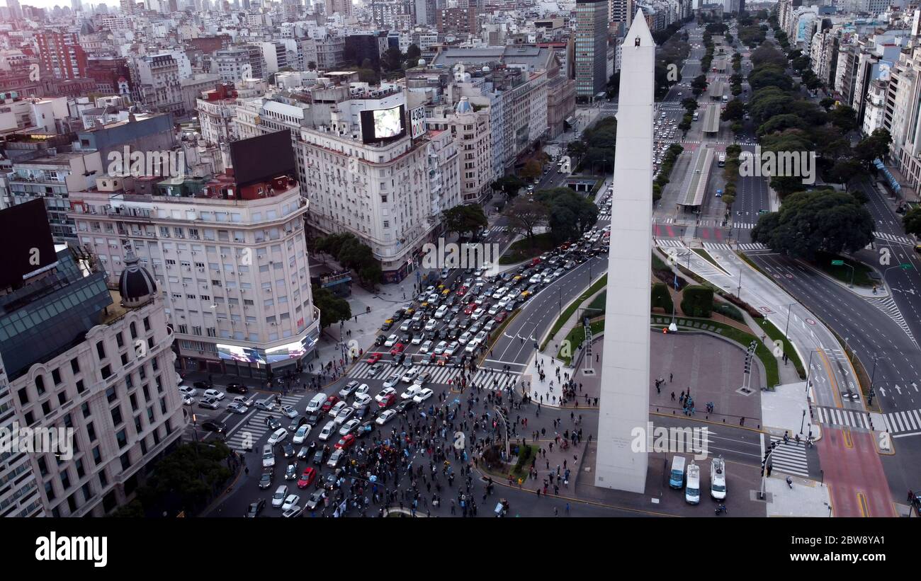 Buenos Aires, Argentine - 30 mai 2020 : des manifestants non identifiés se sont rassemblés dans le centre-ville de Buenos Aires pour protester contre la quarantaine à Buenos Aires Banque D'Images
