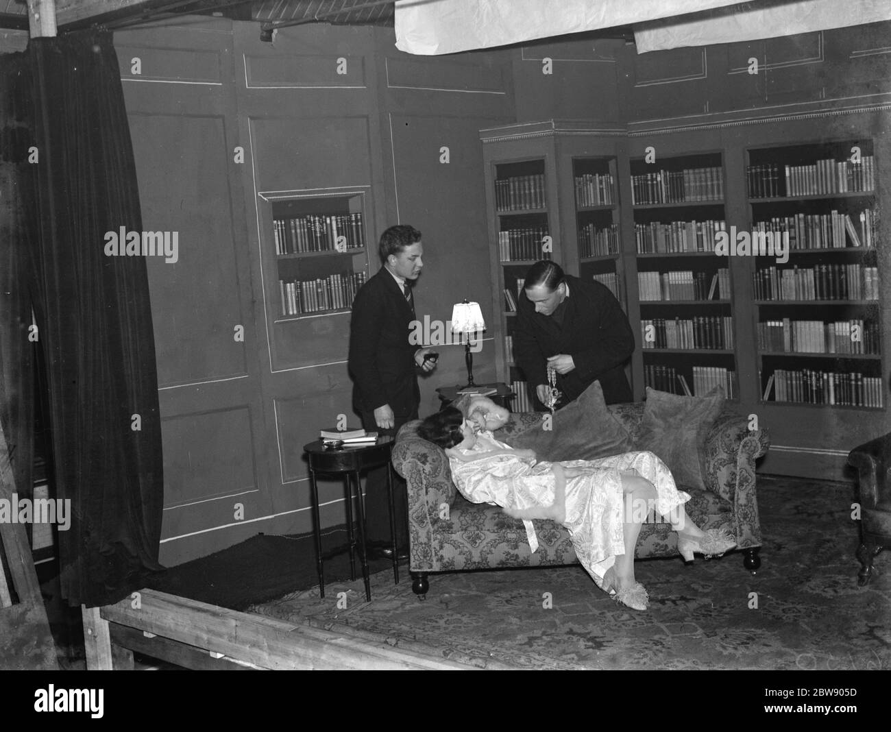 Un jeu de scouts , ' le chat et le canari ' , a perfusé à Bromley , Kent . 1937 Banque D'Images