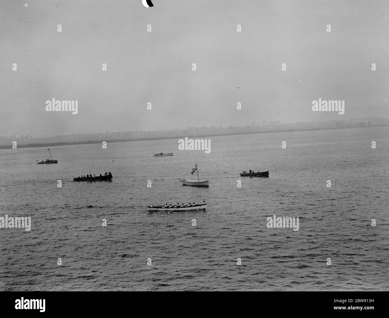 La course de bateaux d'entraînement de Worcester sur la Tamise à Greenhithe , Kent . HMS Worcester est le navire de formation du Thames Nautical Training College . 1937 Banque D'Images