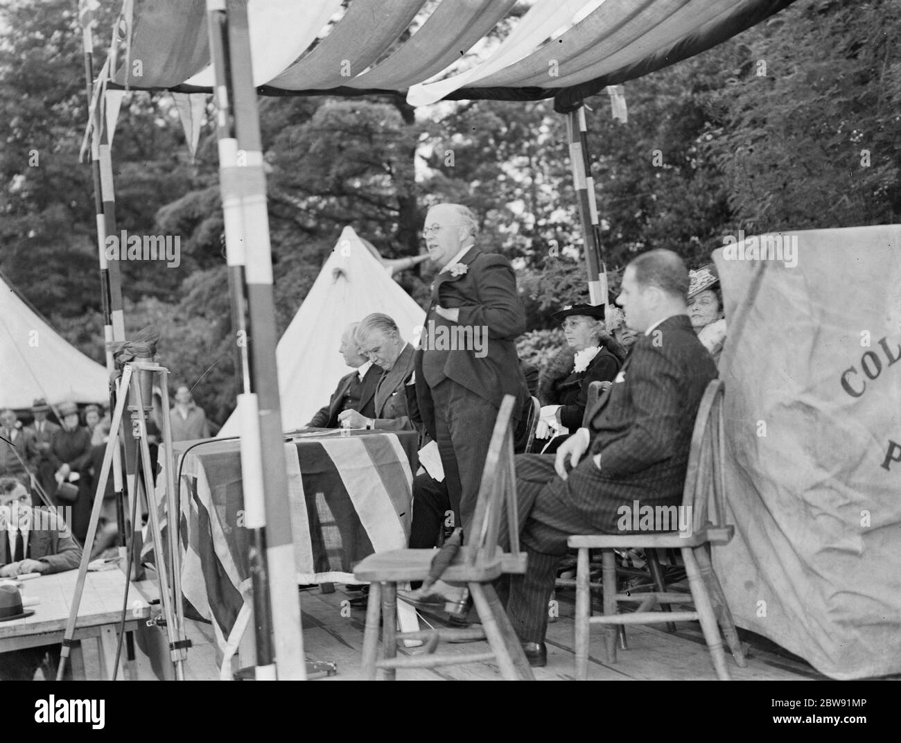 Sir Kingsley Woods , le secrétaire d'État britannique à l'Air , parle à Shooters Hill , Londres . 1939 . Banque D'Images