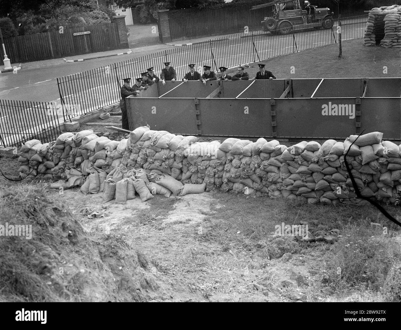 Un réservoir d'eau de 5,000 gallons pour le service auxiliaire d'incendie situé à Dartford, Kent 1939 Banque D'Images