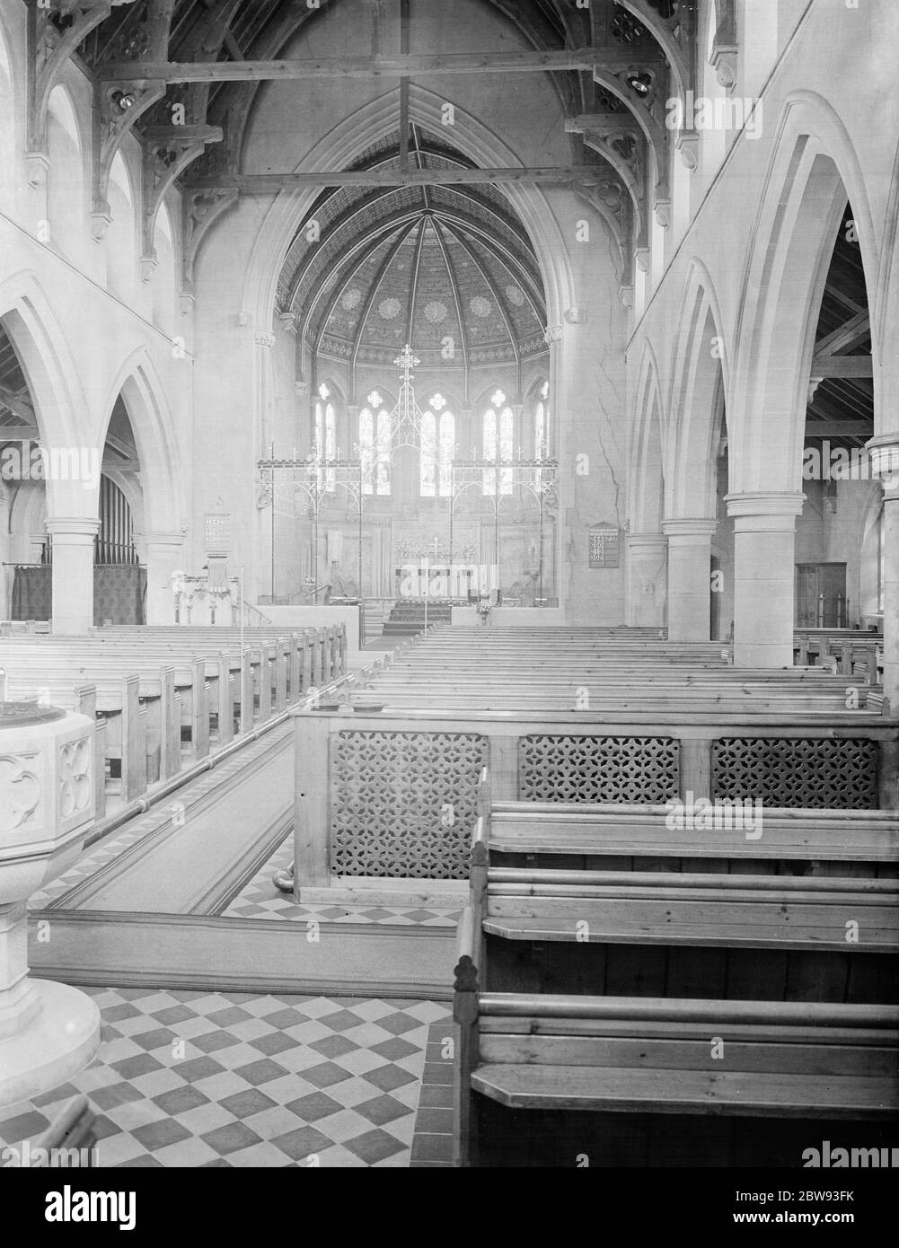 Une vue intérieure de l'église évangéliste St Jean à Bexley , Londres . 1939 Banque D'Images