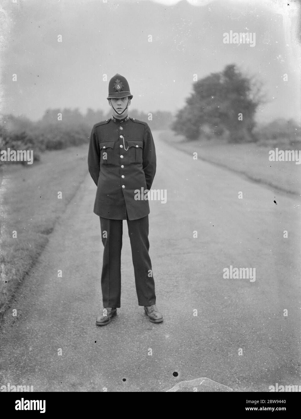 PC William Hill debout grand dans son uniforme . 1938 Banque D'Images