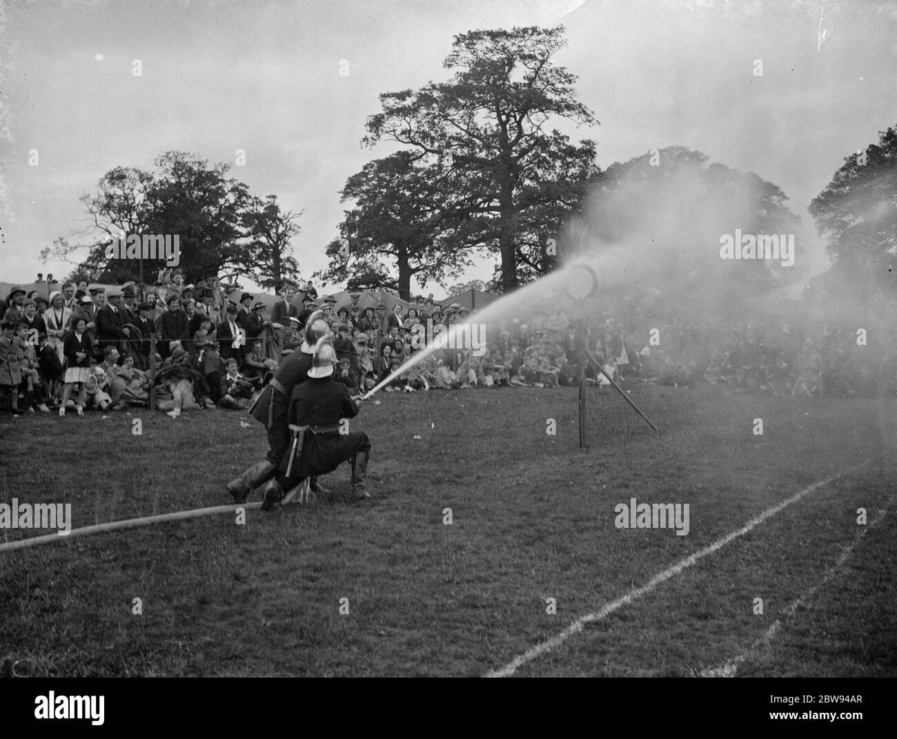 Tournoi de brigade de feu à Danson Park , Bexley , Londres . L’affichage du flexible . 1938 Banque D'Images