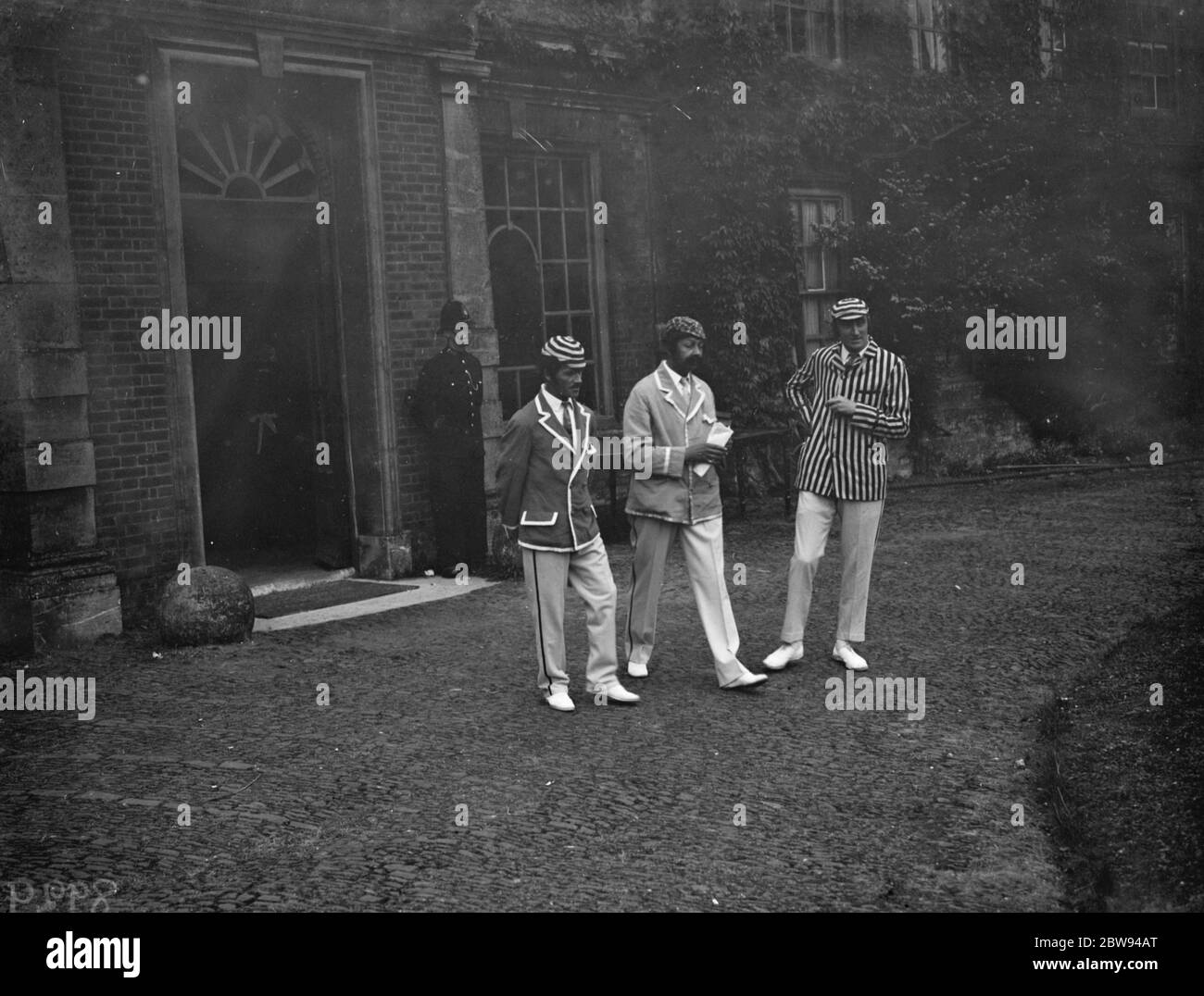 Les hommes d'époque s'habillent au parc Lullingstone près d'Eynsford , Kent . 1938 . Banque D'Images