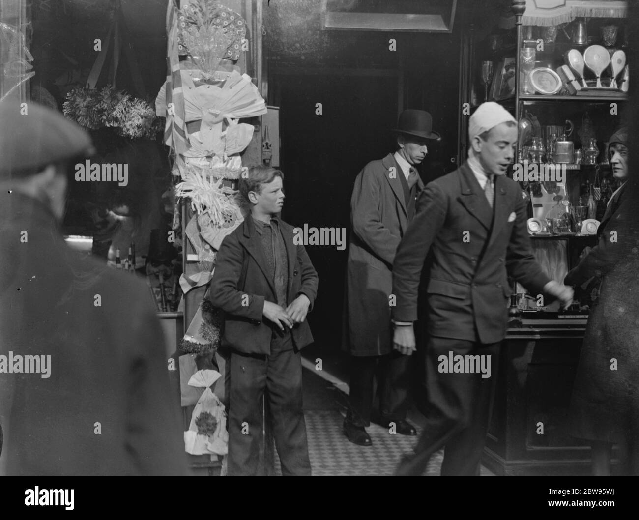 Albert Martin blessé par des bandits dans la boutique de bijoutiers . 19 octobre 1932 Banque D'Images