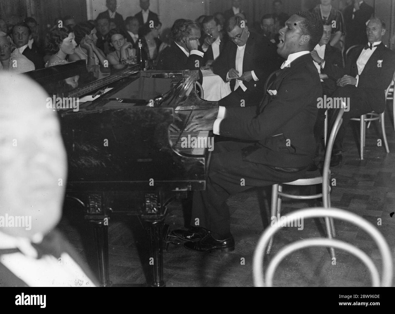 Soirée cabaret au club hongrois . 1932 Banque D'Images