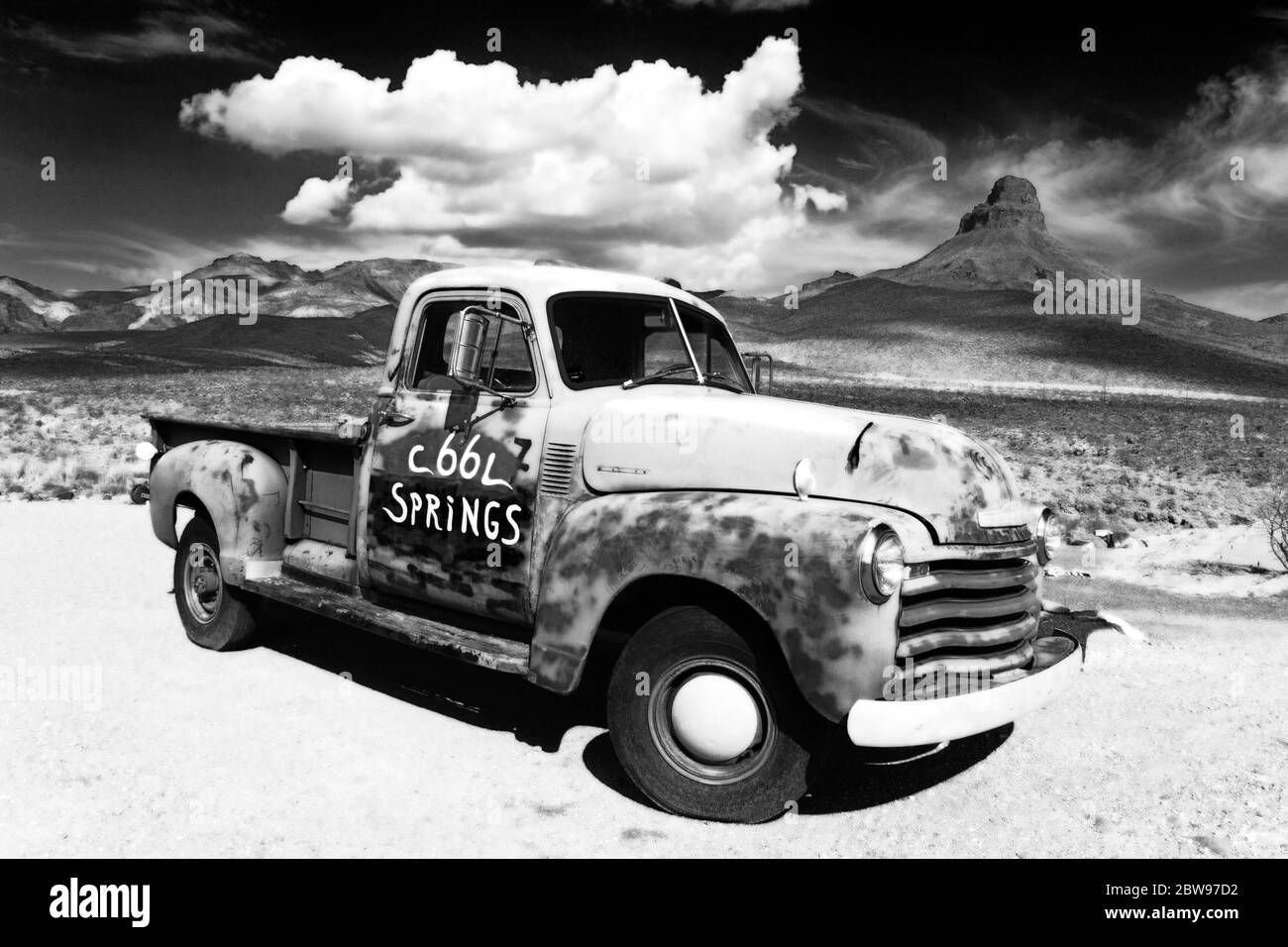 Old Truck, station-service historique de Cool Springs, route 66, Arizona, États-Unis Banque D'Images