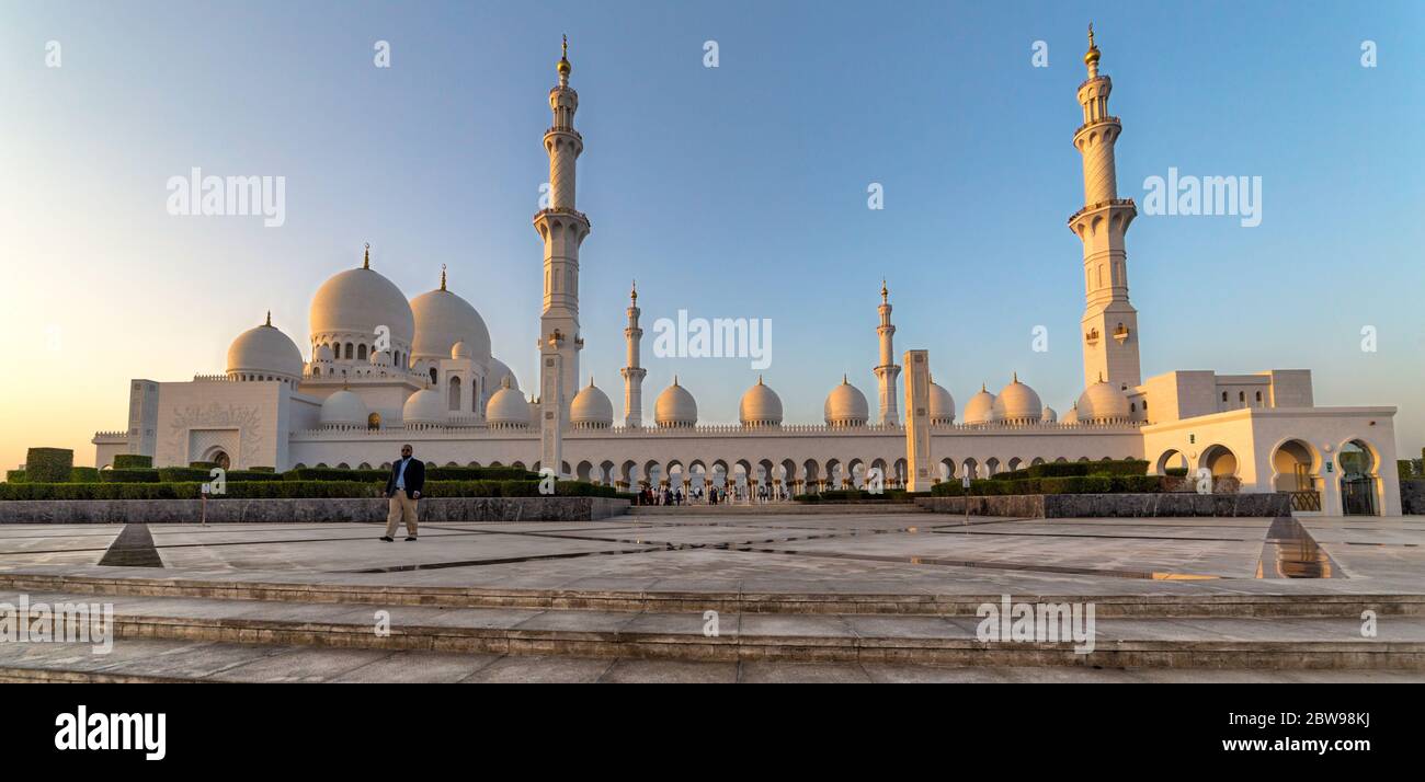 Sheikh Zayed Grande Mosquée Abu dhabi united Arab émirat vue extérieure de jour Banque D'Images