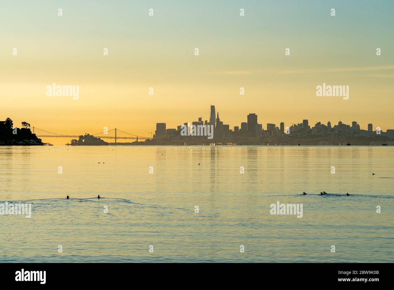 États-Unis, Californie, San Francisco, Skyline de la ville moderne au coucher du soleil Banque D'Images
