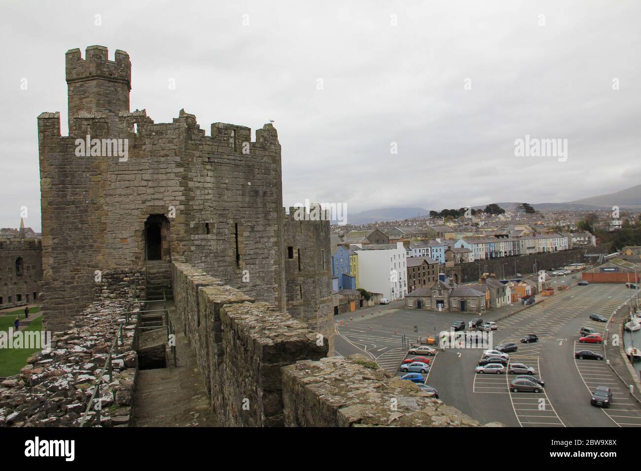 Château de Caernarfon à Caernarfon, au nord du pays de Galles. Royaume-Uni Banque D'Images