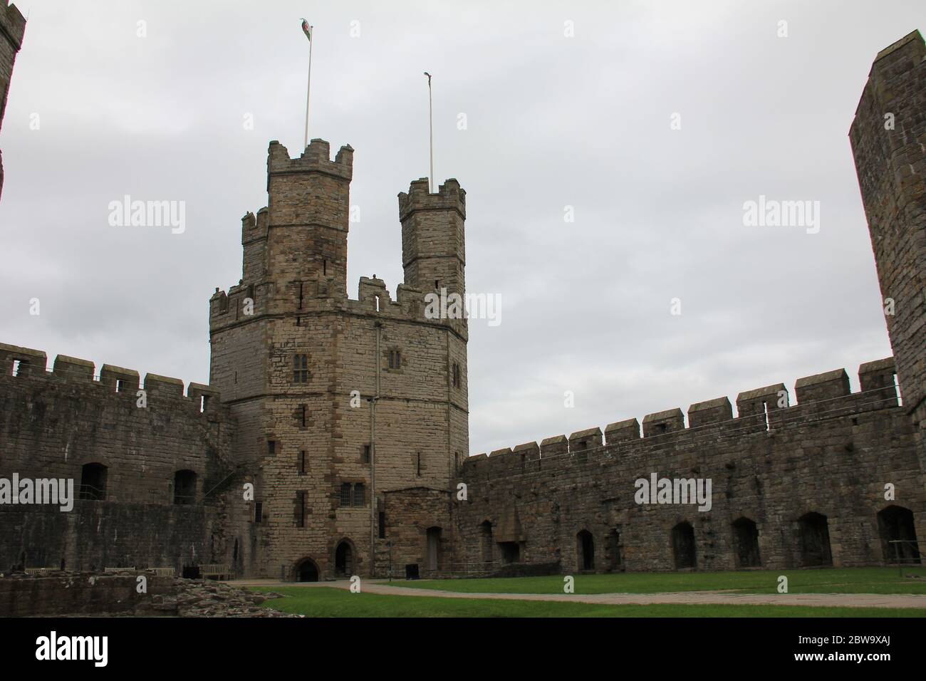 Château de Caernarfon à Caernarfon, au nord du pays de Galles. Royaume-Uni Banque D'Images