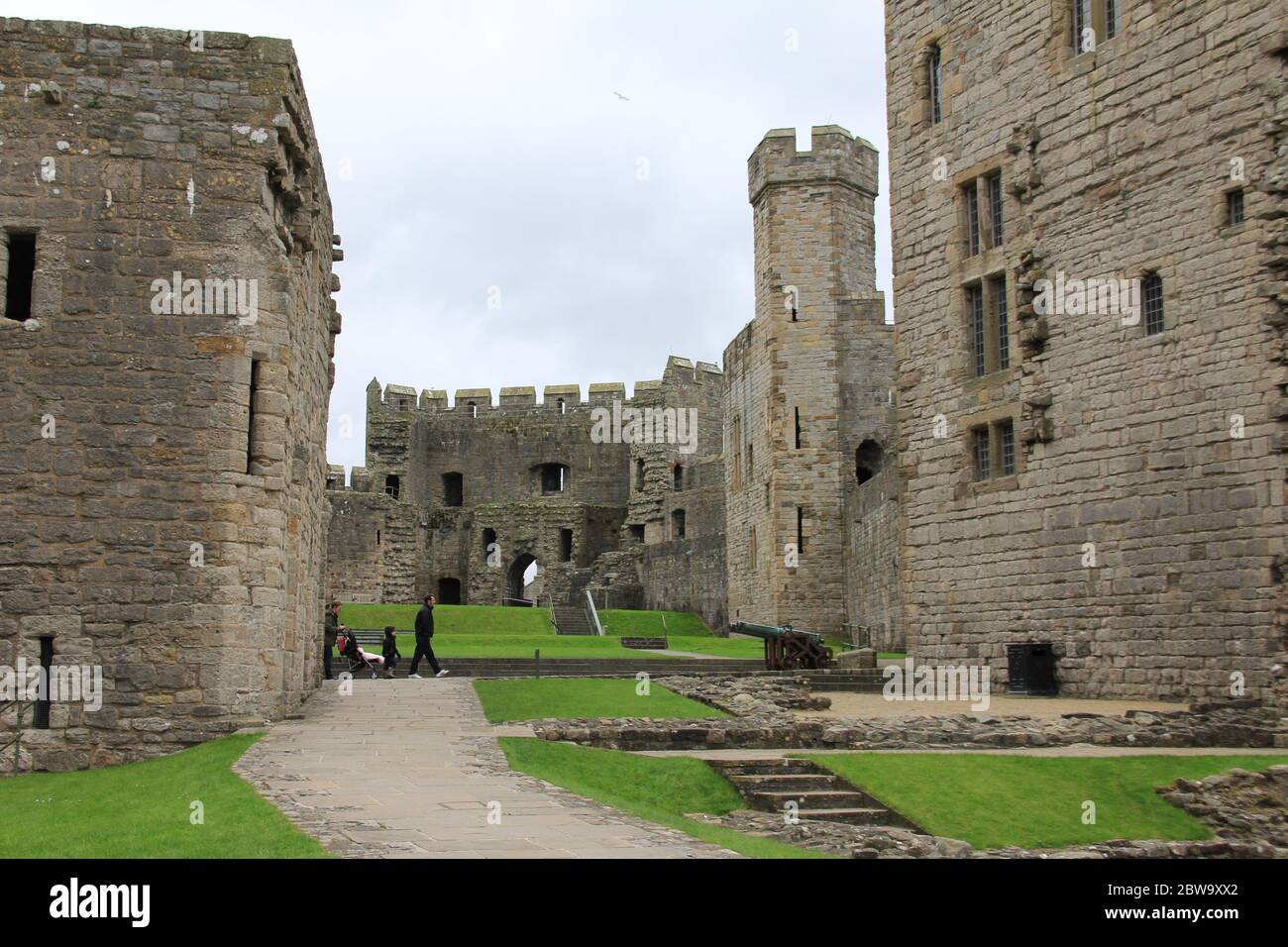 Château de Caernarfon à Caernarfon, au nord du pays de Galles. Royaume-Uni Banque D'Images