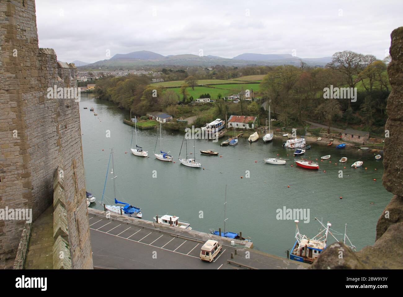 Château de Caernarfon à Caernarfon, au nord du pays de Galles. Royaume-Uni Banque D'Images