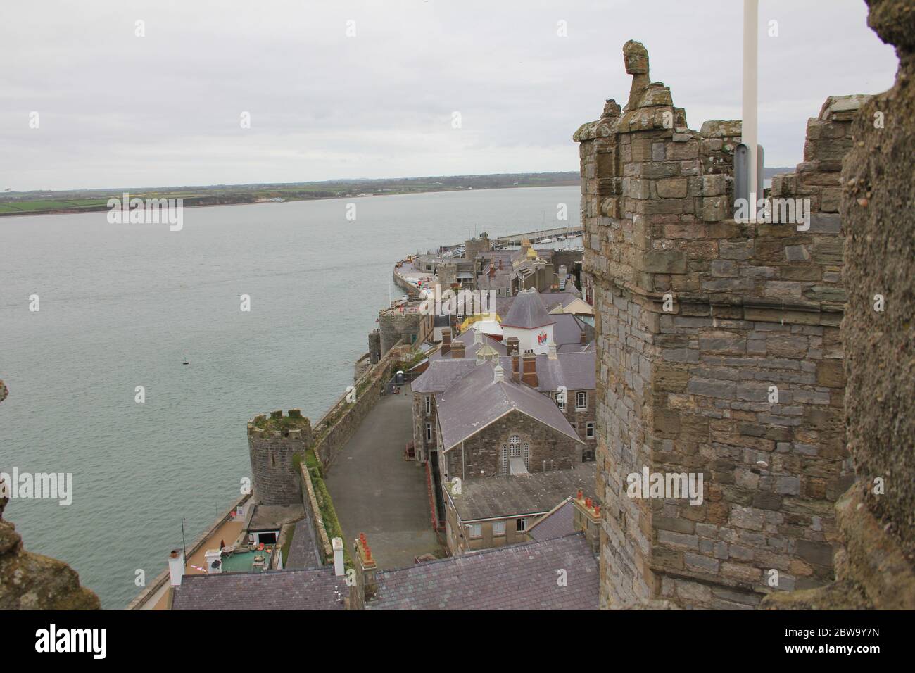 Château de Caernarfon à Caernarfon, au nord du pays de Galles. Royaume-Uni Banque D'Images